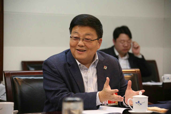 肖伟接受《人民日报》采访：进一步改进药品集中采购管理机制